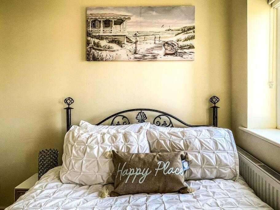 Soho Beach Apartment With Fabulous Sea View And 2 Minutes To The Beach With Free Parking And Netflix Bournemouth Bagian luar foto