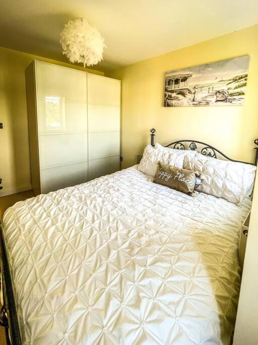 Soho Beach Apartment With Fabulous Sea View And 2 Minutes To The Beach With Free Parking And Netflix Bournemouth Bagian luar foto