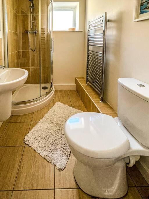 Soho Beach Apartment With Fabulous Sea View And 2 Minutes To The Beach With Free Parking And Netflix Bournemouth Bagian luar foto